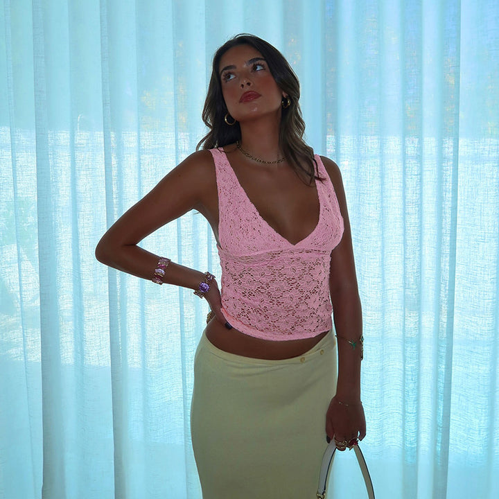 Damer spets-crop-top med djup V-ringning och volangdesign Mirla-Eva Jonsson