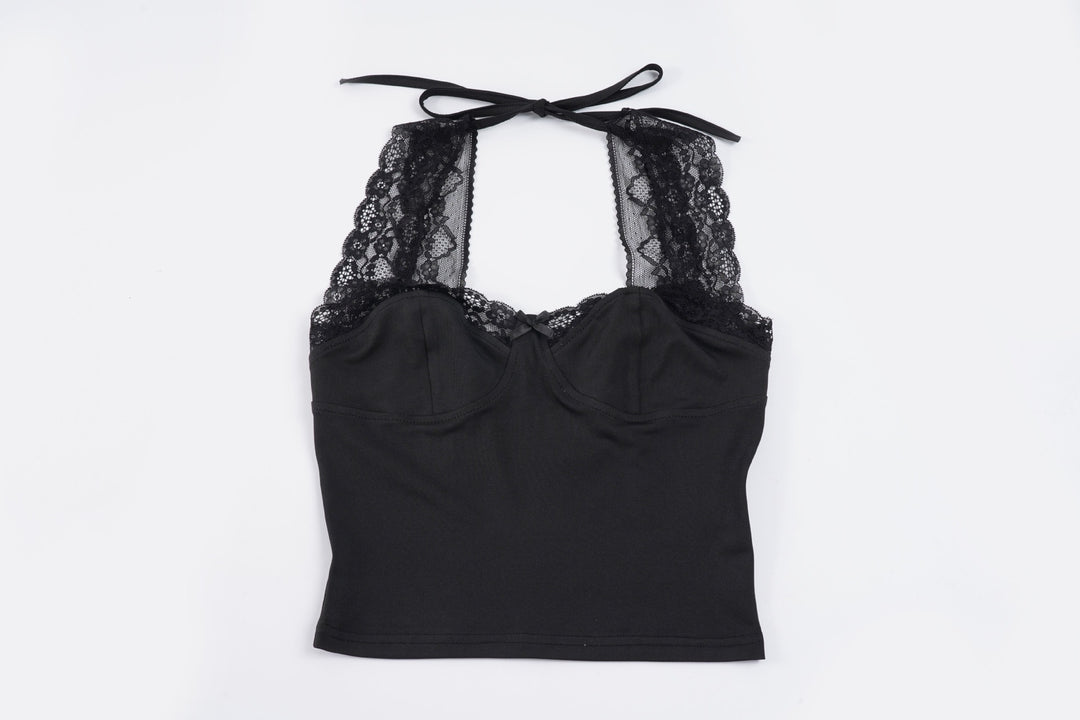 Damer spetsig cami med elegant skärning och lekfulla detaljer Mirla-Eva Jonsson