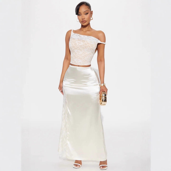 Damer spetsöverdel med asymmetrisk utskärning och romantiska detaljer Mirla-Eva Jonsson