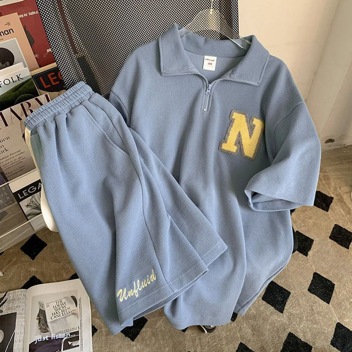 Damer sportig avslappnad outfit med krage och kärleksfullt designade joggers Mirla-Eva Jonsson