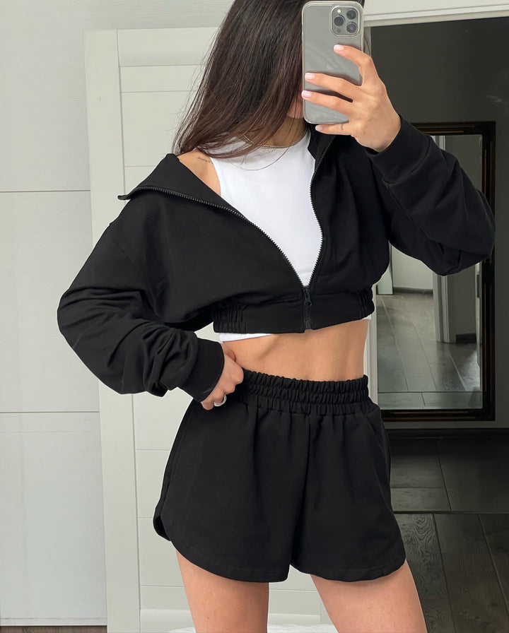 Damer sportig casual set med trendig kort jacka och shorts Mirla-Eva Jonsson