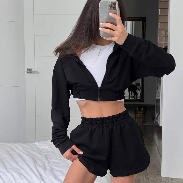 Damer sportig casual set med trendig kort jacka och shorts Mirla-Eva Jonsson