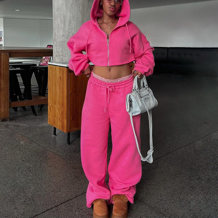 Damer sportig cropped hoodie och vida joggingsbyxor Eva Jonsson-Eva Jonsson