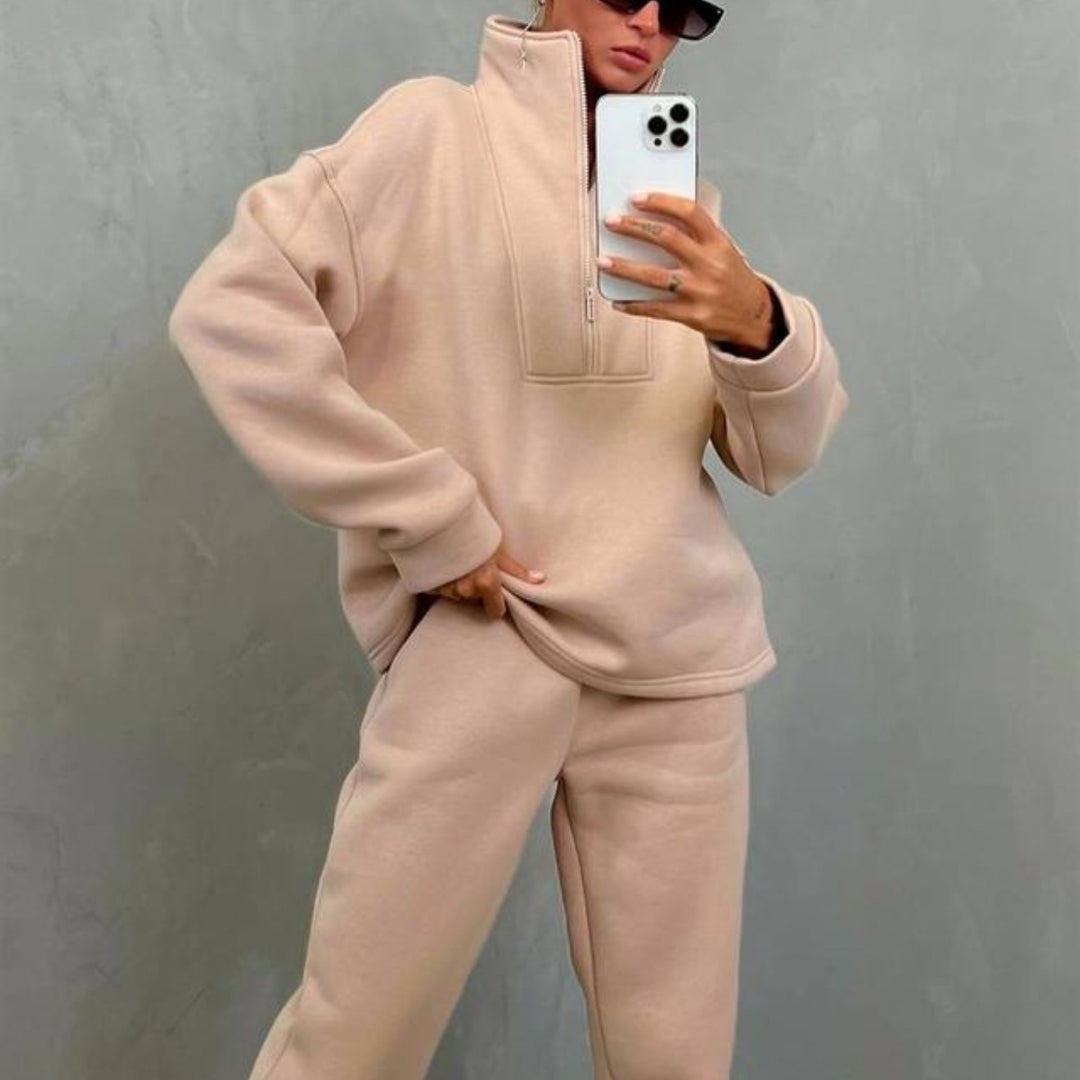 Damer sportig fleece-tröja och joggingbyxor-set med hög krage Mirla-Eva Jonsson