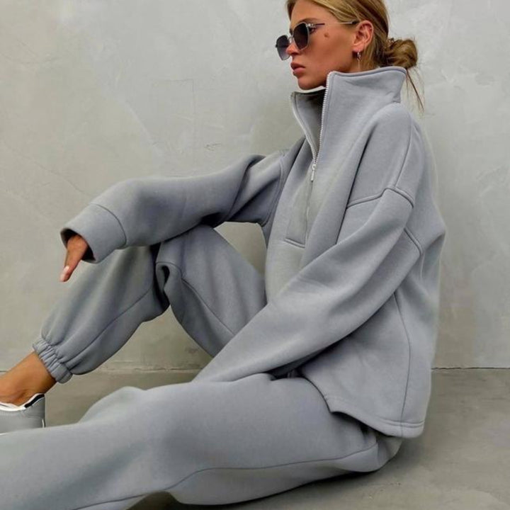 Damer sportig fleece-tröja och joggingbyxor-set med hög krage Mirla-Eva Jonsson
