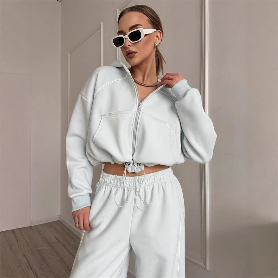 Damer sportig fritidsset med cropped hoodie och vida byxor Eva Jonsson-Eva Jonsson
