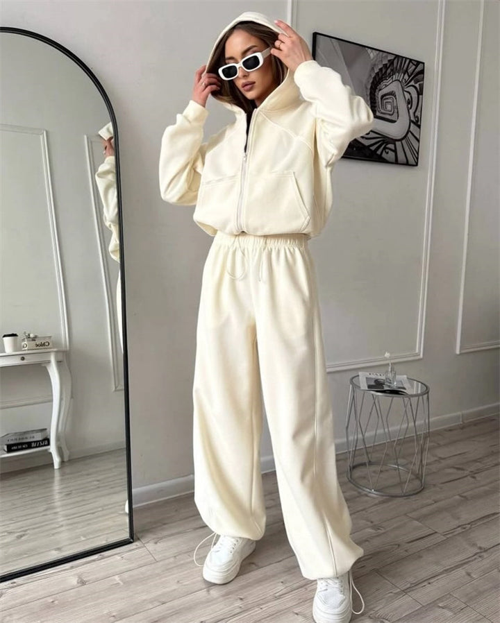 Damer sportig fritidsset med cropped hoodie och vida byxor Eva Jonsson-Eva Jonsson