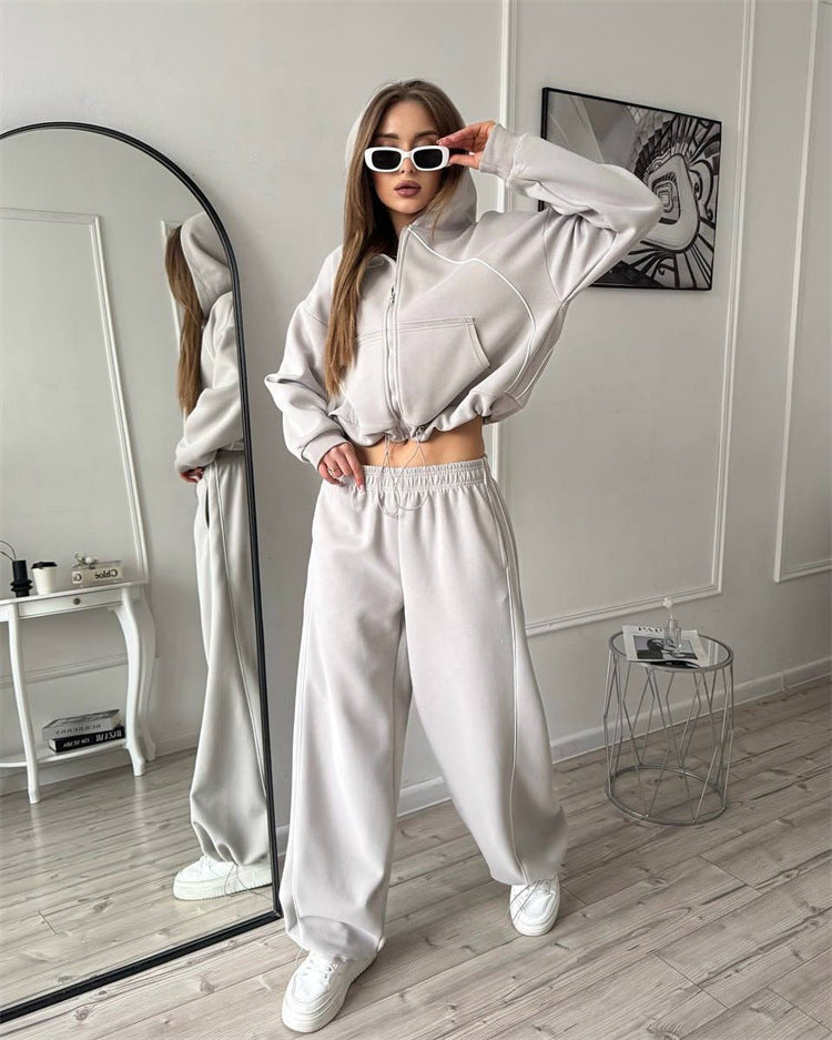 Damer sportig fritidsset med cropped hoodie och vida byxor Eva Jonsson-Eva Jonsson