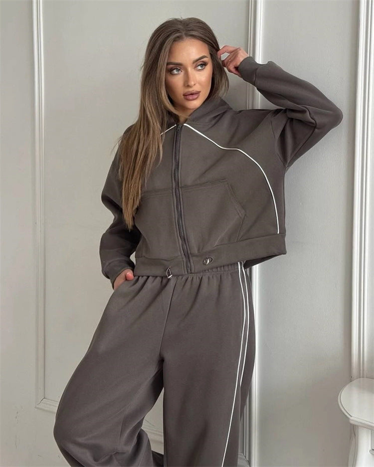 Damer sportig fritidsset med cropped hoodie och vida byxor Eva Jonsson-Eva Jonsson