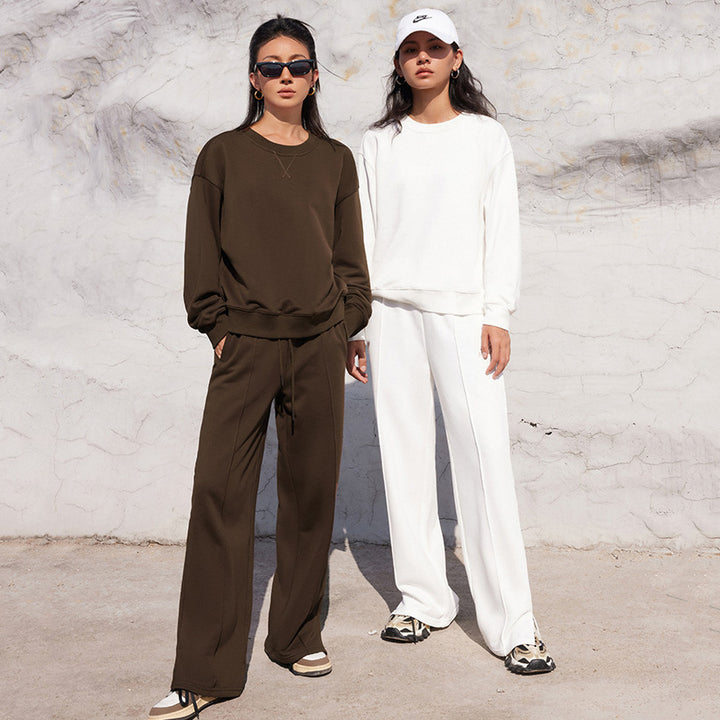 Damer sportig joggingdräkt med vida byxor och oversized sweatshirt Mirla-Eva Jonsson
