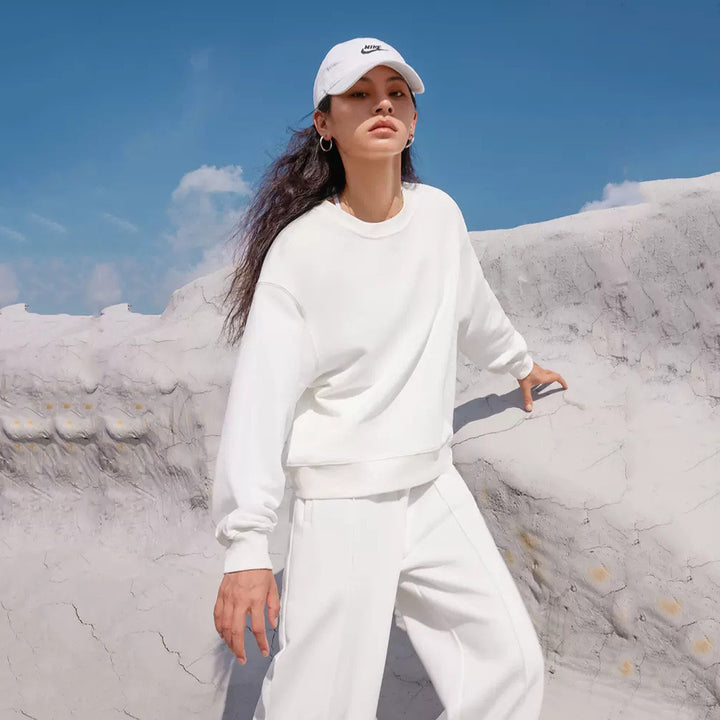 Damer sportig joggingdräkt med vida byxor och oversized sweatshirt Mirla-Eva Jonsson