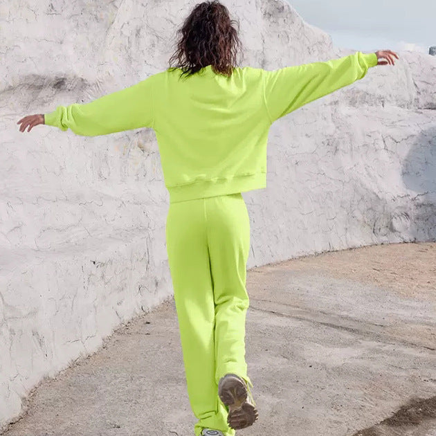 Damer sportig joggingdräkt med vida byxor och oversized sweatshirt Mirla-Eva Jonsson