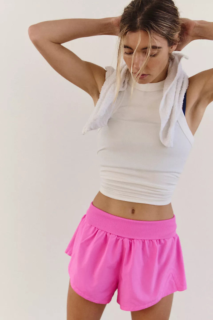 Damer sportig kortärmad topp med ergonomisk skärning och sidoventilationsdetalj Mirla-Eva Jonsson