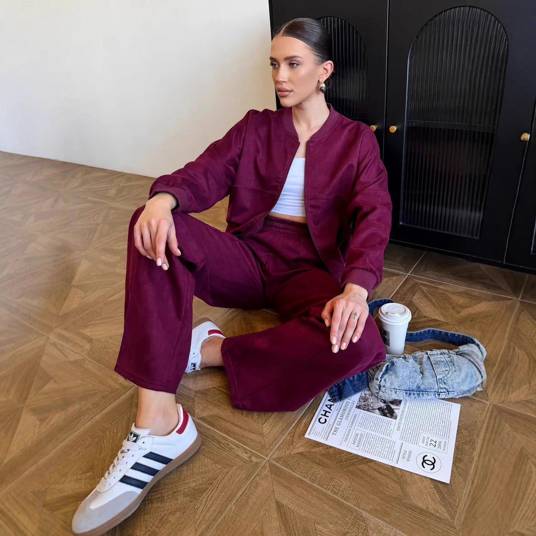 Damer sportig lounge-set med kort jacka och vida byxor Mirla-Eva Jonsson