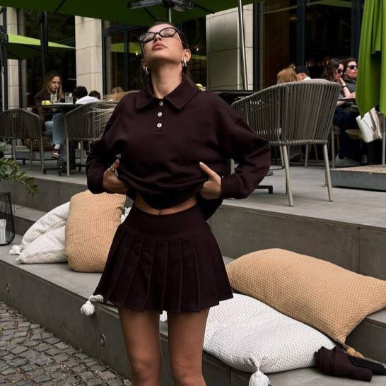 Damer sportig polotröja och kjol-set med knapppdetail Mirla-Eva Jonsson