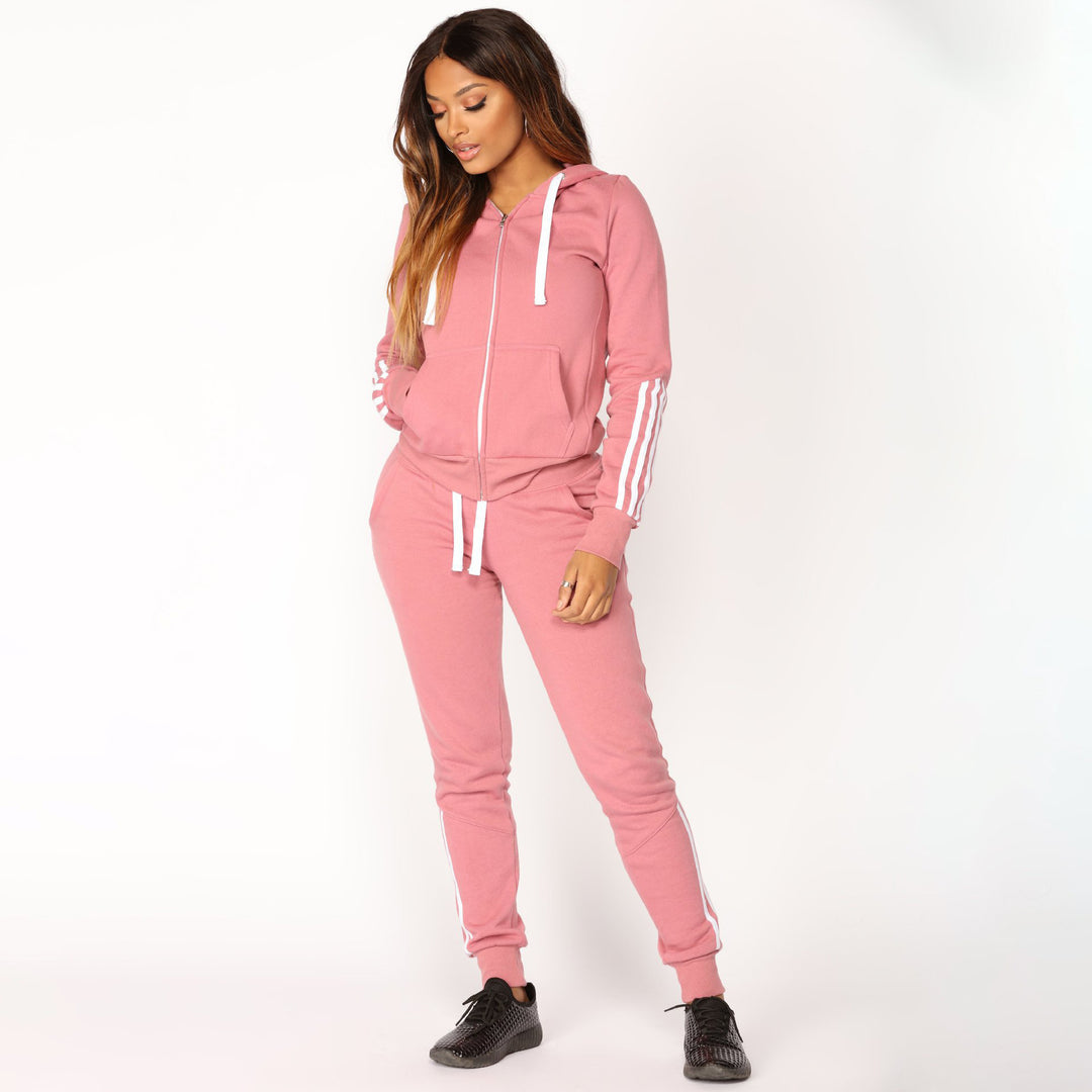 Damer sportig sweatshirt dräkt med huva och moderna kontraststrimmor-Eva Jonsson