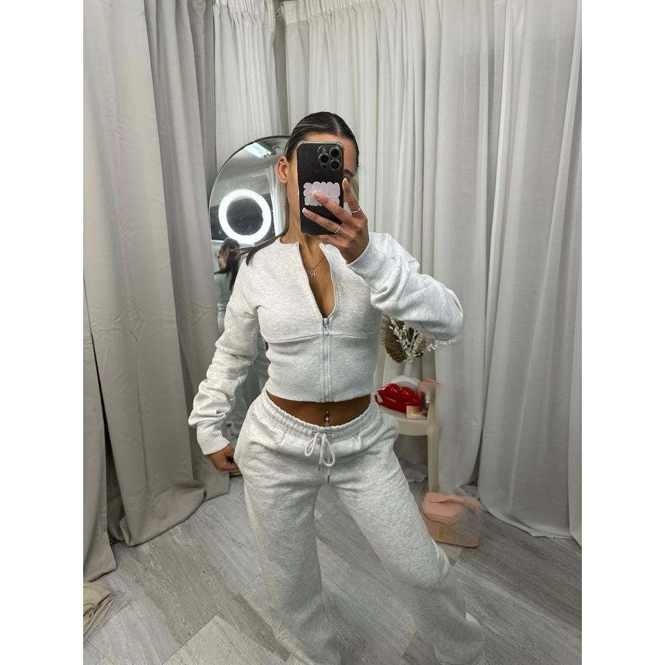 Damer sportig tvådelat set med croppad zip-overdel och bekväma joggingsbyxor Chic & Style-Eva Jonsson