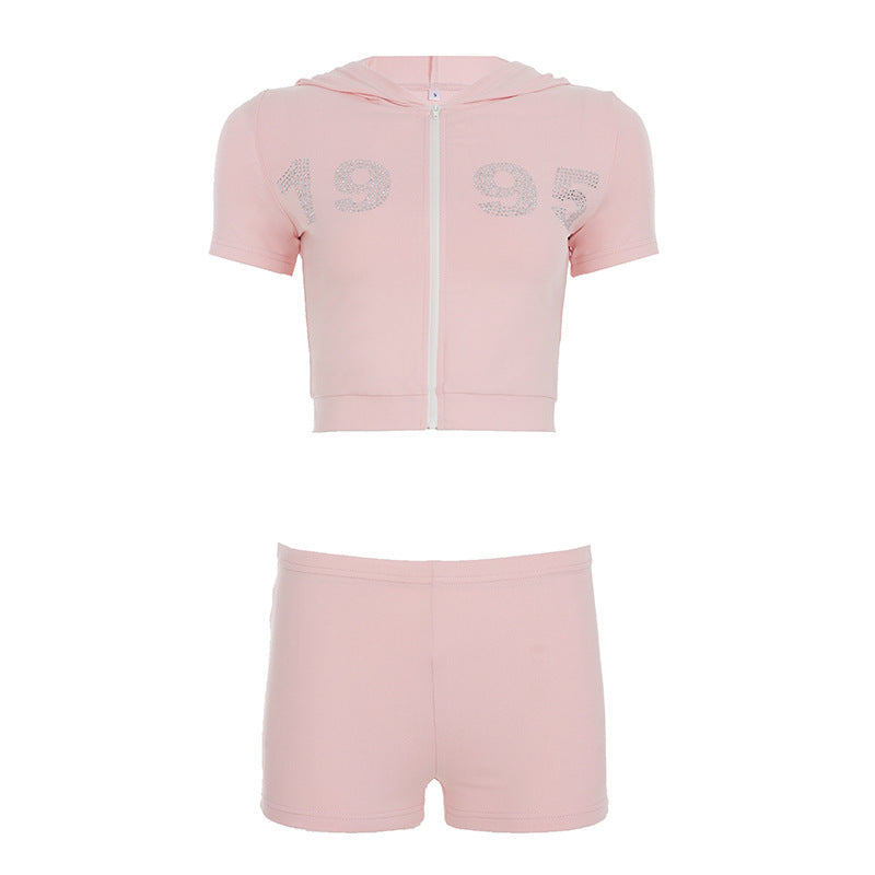 Damer sportigt cropped hoodie-set med korta shorts och glänsande accenter Mirla-Eva Jonsson