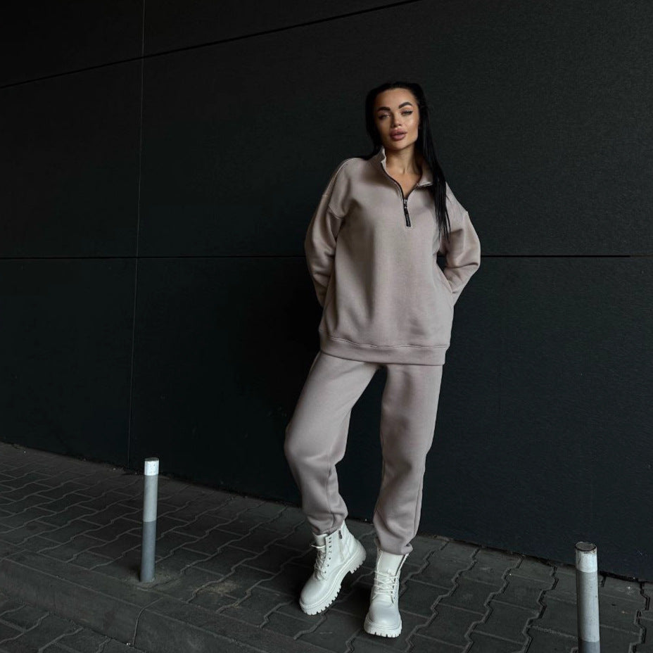 Damer sportigt fleece-set med hög krage och praktiska dragkedjerelement Eva Jonsson-Eva Jonsson