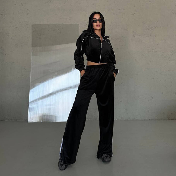 Damer sportigt set med croppad hoodie och vida byxor Mirla-Eva Jonsson