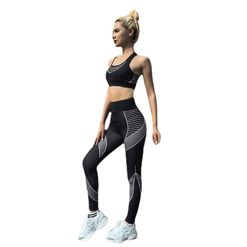 Damer sportigt träningsset med högpresterande BH och figurnära leggings Mirla-Eva Jonsson