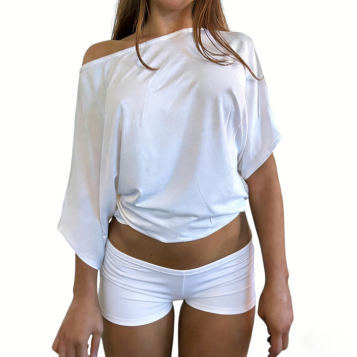 Damer sportigt tvådelat set med oversized överdel och korta shorts Mirla-Eva Jonsson