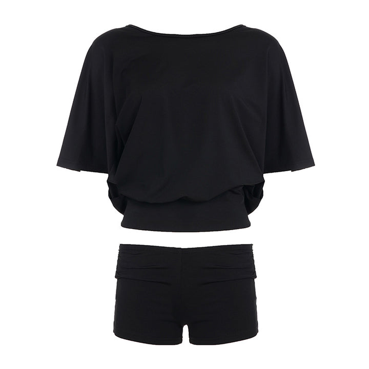 Damer sportigt tvådelat set med oversized överdel och korta shorts Mirla-Eva Jonsson