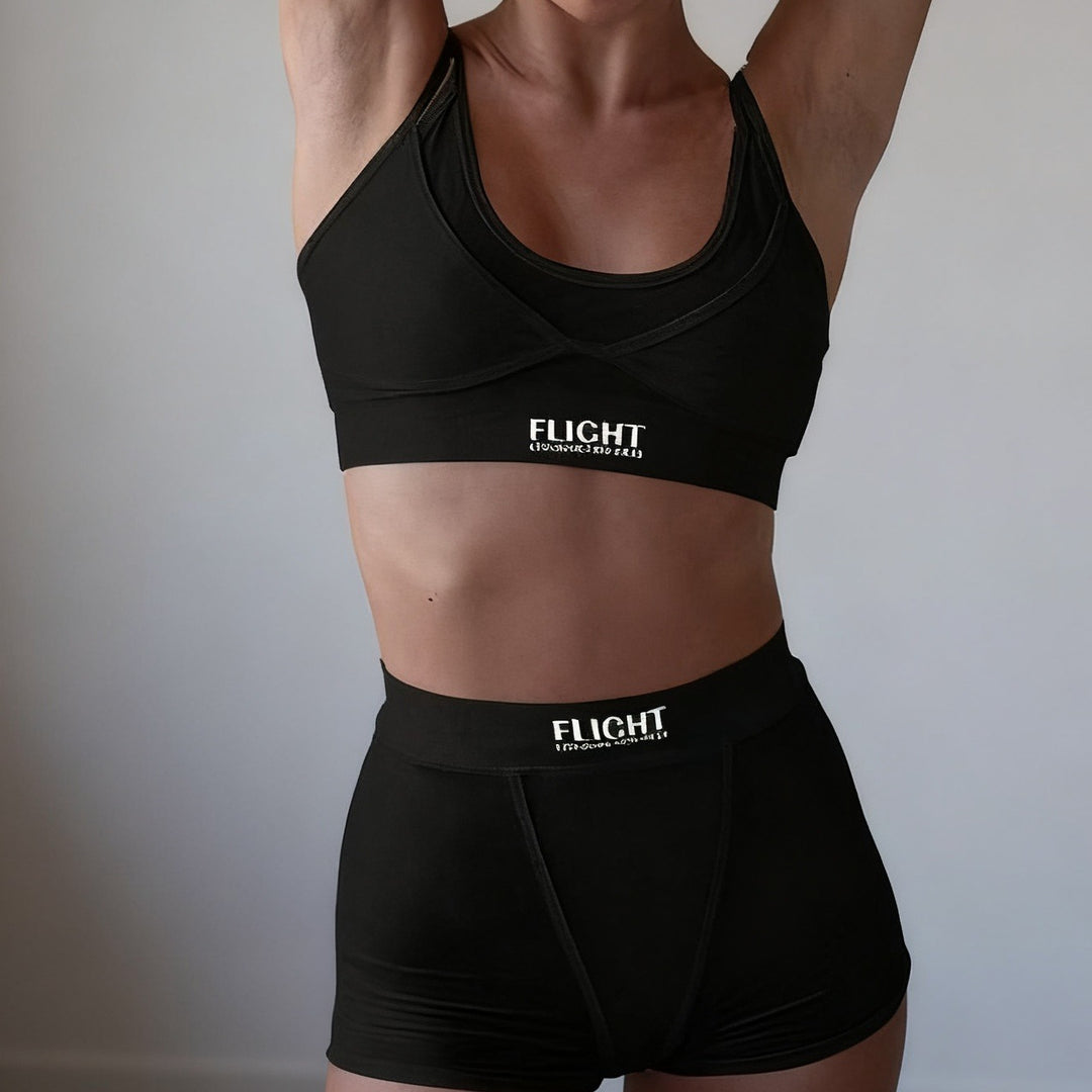 Damer sportigt underklädesset med moderiktig crop top och bekväma shorts Mirla-Eva Jonsson