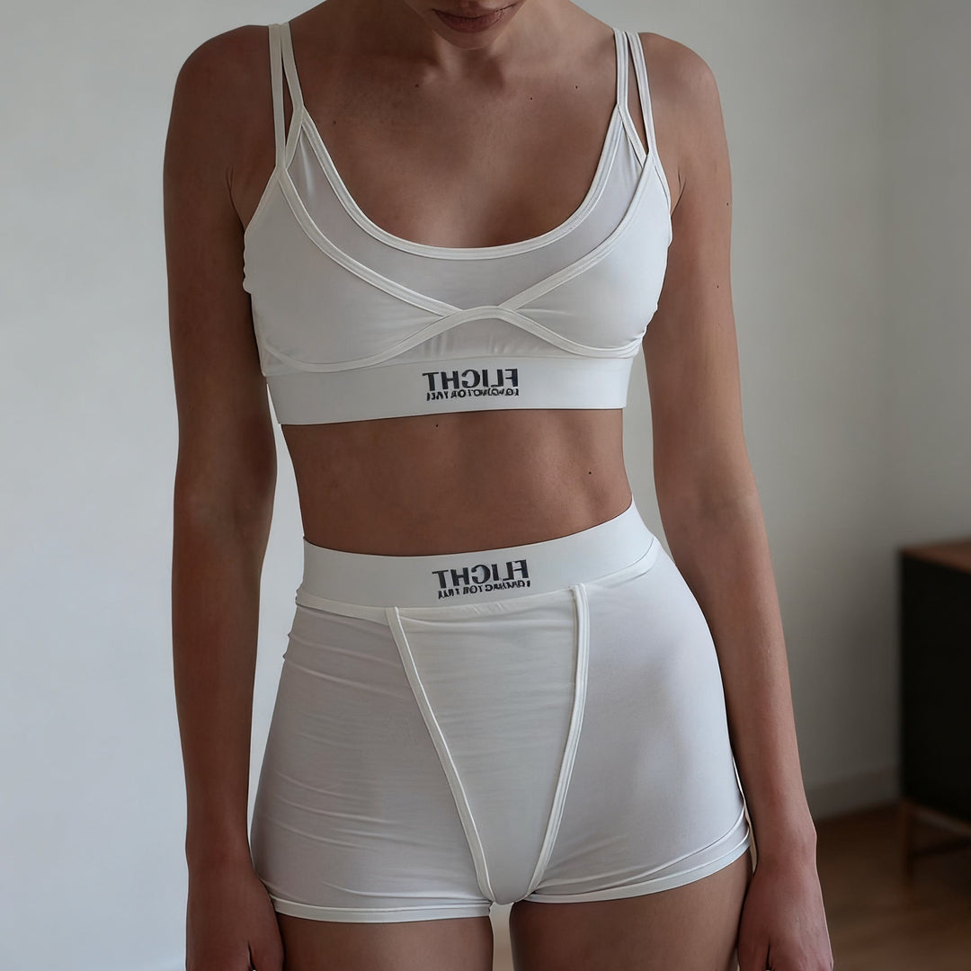 Damer sportigt underklädesset med moderiktig crop top och bekväma shorts Mirla-Eva Jonsson