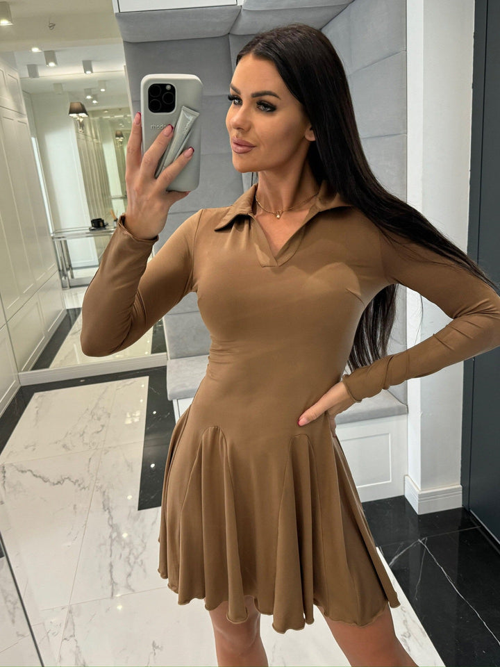 Damer sportklänning med polokrage och svängande kjol Mirla-Eva Jonsson