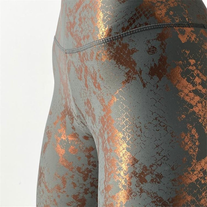 Damer sportleggings i ormskriv med hög midja Mirla-Eva Jonsson