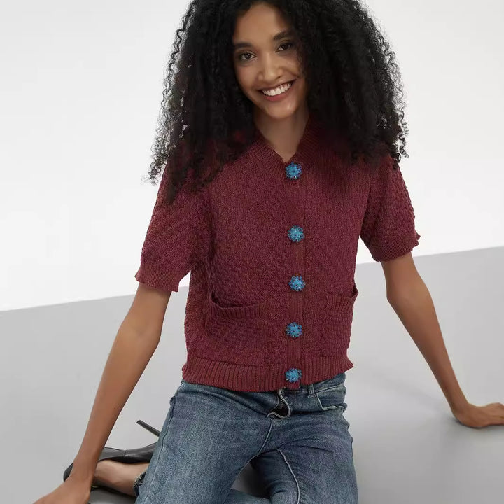 Damer stickad cardigan med dekorativa blommoknappar Mirla-Eva Jonsson