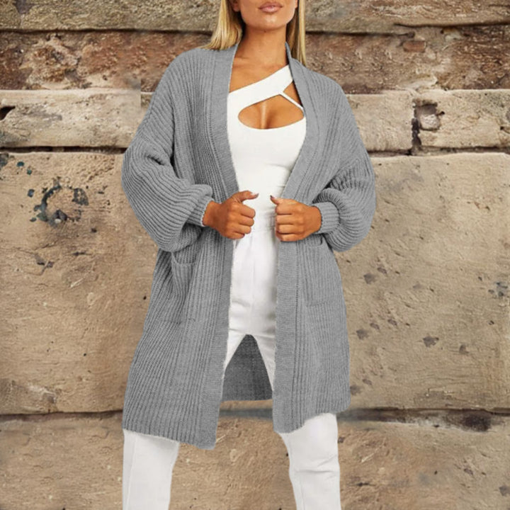 Damer stickad cardigan med djupt snitt och praktiska fickor Eva Jonsson-Eva Jonsson