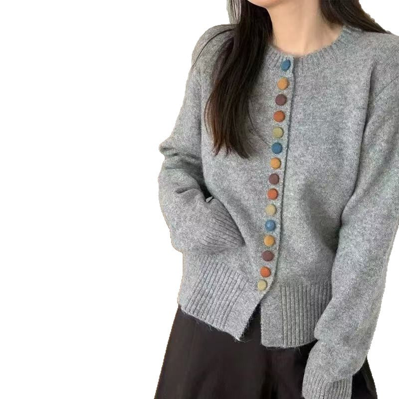 Damer stickad cardigan med färgglada knappdetaljer och behaglig passform Eva Jonsson-Eva Jonsson