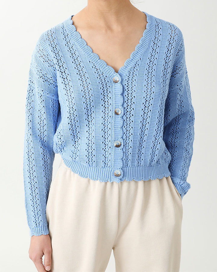 Damer stickad cardigan med feminin volang och knappdetaljer Mirla-Eva Jonsson