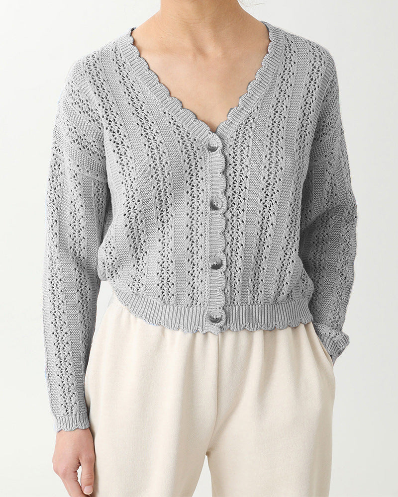 Damer stickad cardigan med feminin volang och knappdetaljer Mirla-Eva Jonsson