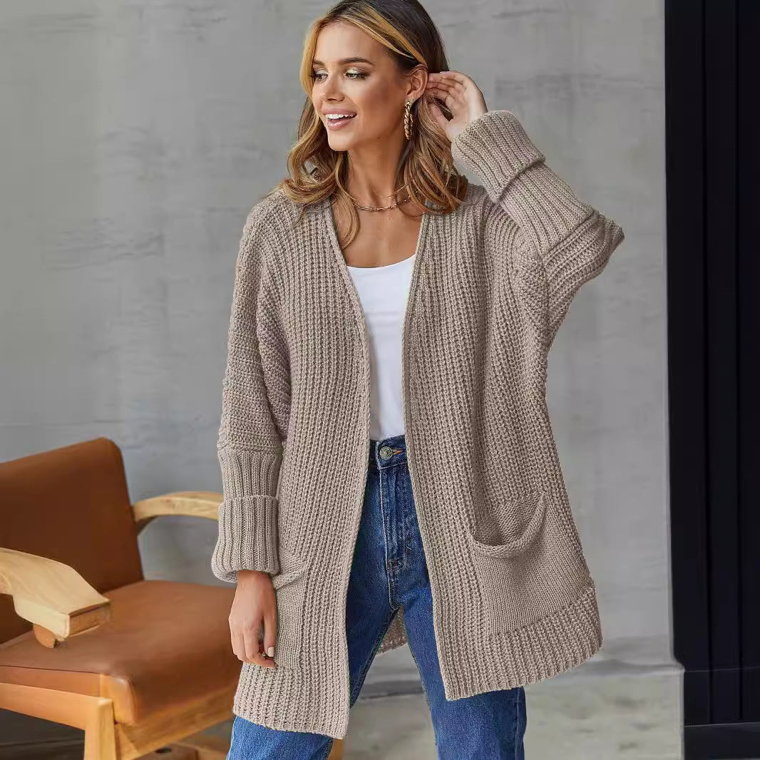 Damer stickad cardigan med generösa fickor och strukturerad design Mirla-Eva Jonsson