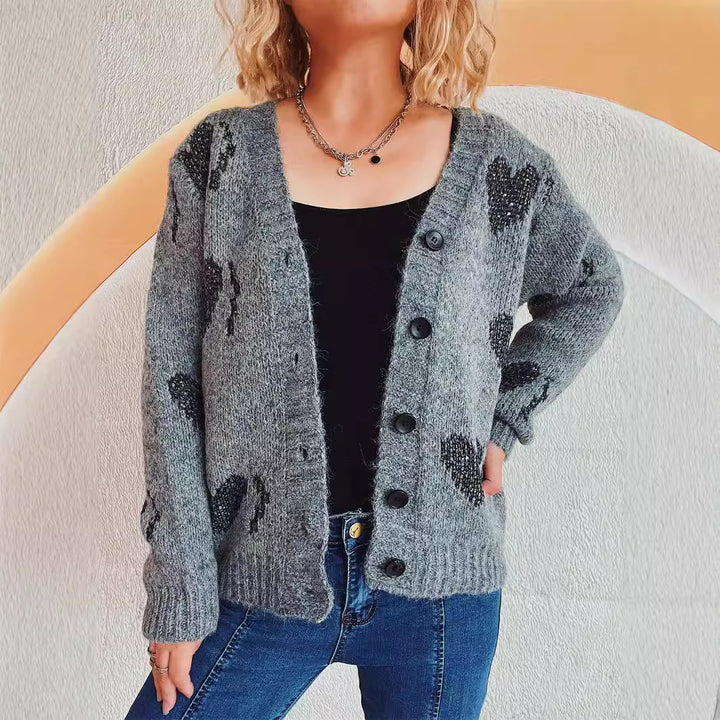 Damer stickad cardigan med hjärtmönster och knappdetaljer Eva Jonsson-Eva Jonsson