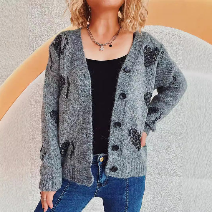 Damer stickad cardigan med hjärtmönster och knappdetaljer Eva Jonsson-Eva Jonsson