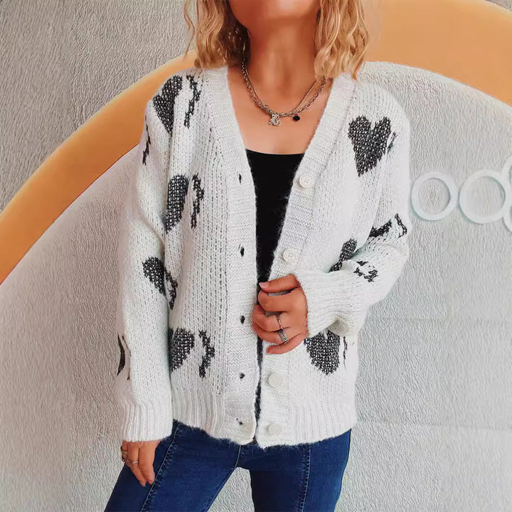 Damer stickad cardigan med hjärtmönster och knappdetaljer Eva Jonsson-Eva Jonsson
