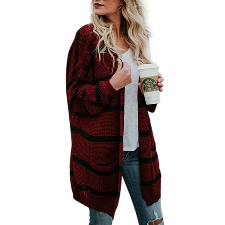 Damer stickad jacka i avslappnad oversized stil med färgglad randig mönster Eva Jonsson-Eva Jonsson