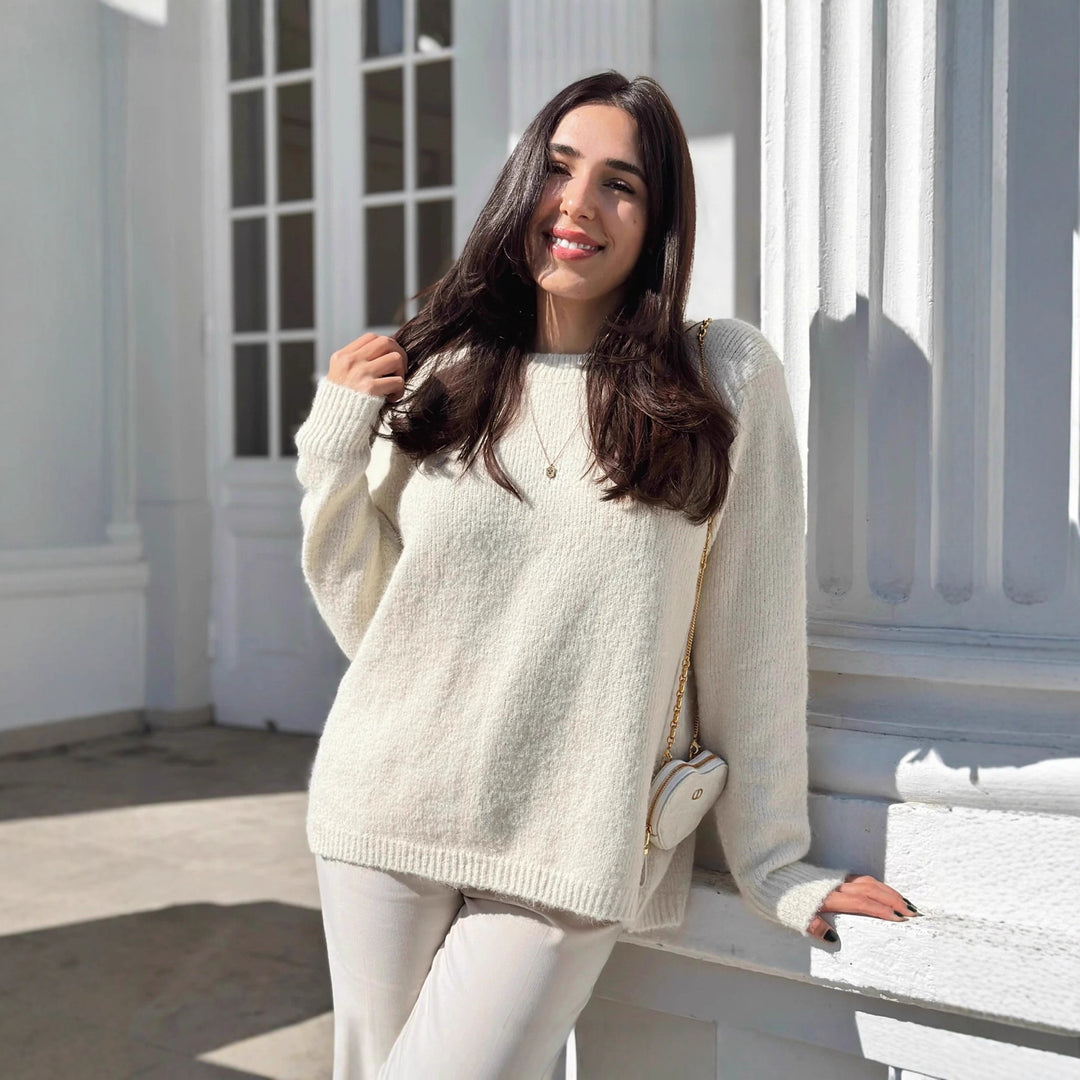 Damer stickad jacka med dekorativa sllefsor och insytt design Mirla-Eva Jonsson