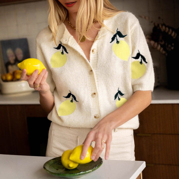 Damer stickad jacka med glatt citrondesign och kort klipp Mirla-Eva Jonsson