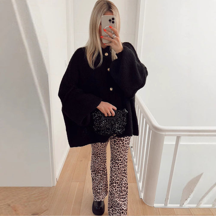 Damer stickad jacka med oversized passform och eleganta knappdetaljer Mirla-Eva Jonsson