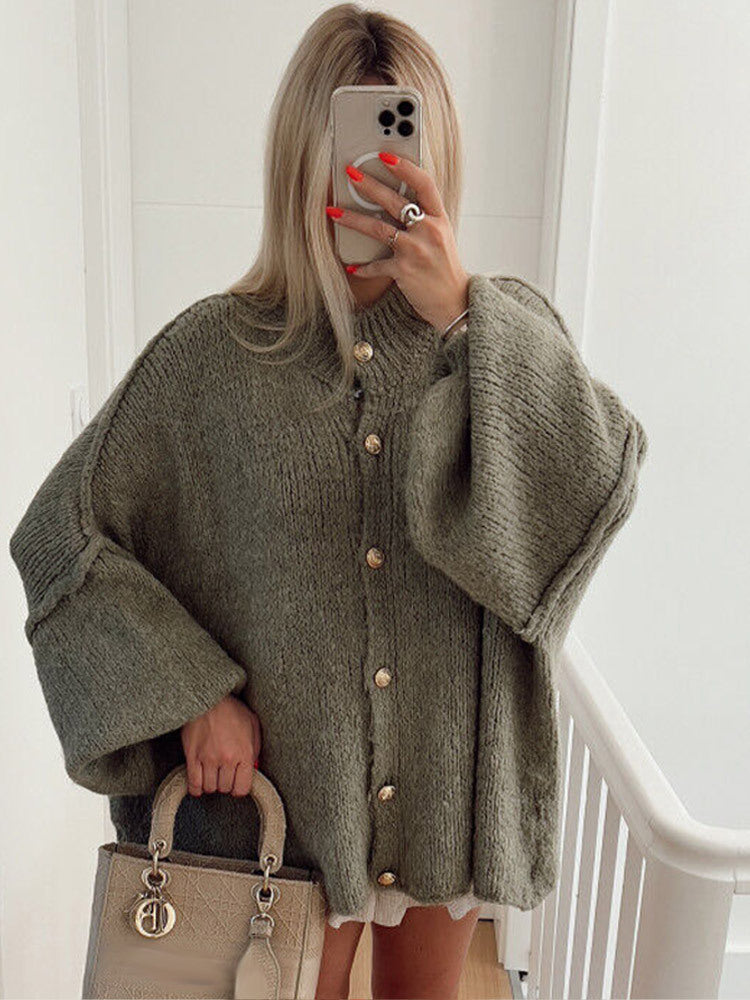 Damer stickad jacka med oversized passform och eleganta knappdetaljer Mirla-Eva Jonsson