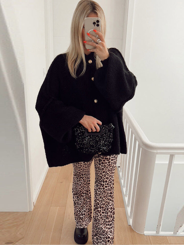 Damer stickad jacka med oversized passform och eleganta knappdetaljer Mirla-Eva Jonsson