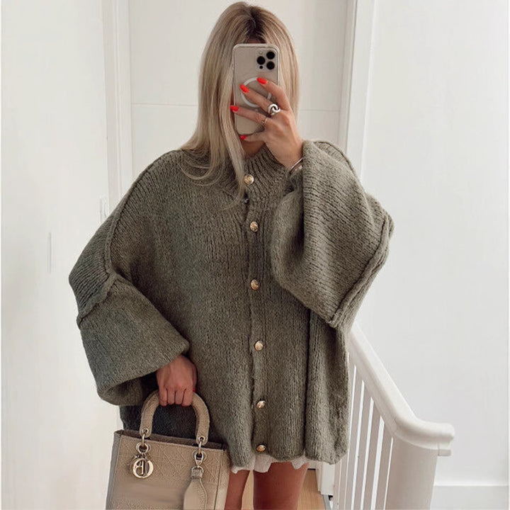 Damer stickad jacka med oversized passform och eleganta knappdetaljer Mirla-Eva Jonsson