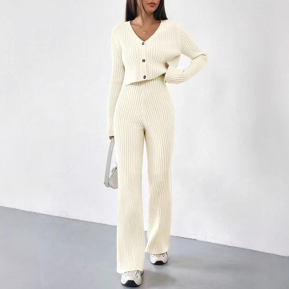 Damer stickad jumpsuit med avslappnad V-hals och vida ben Mirla-Eva Jonsson