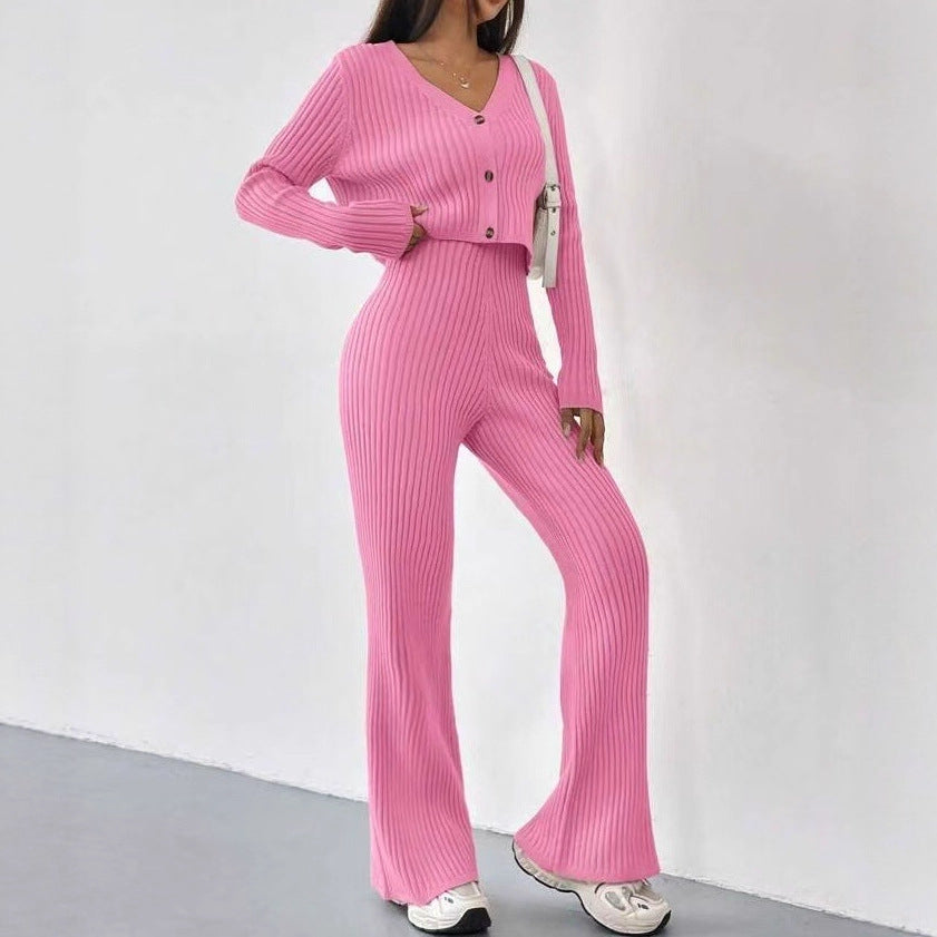 Damer stickad jumpsuit med avslappnad V-hals och vida ben Mirla-Eva Jonsson