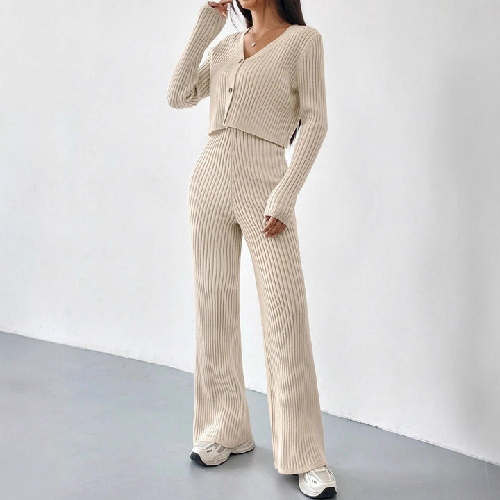Damer stickad jumpsuit med avslappnad V-hals och vida ben Mirla-Eva Jonsson